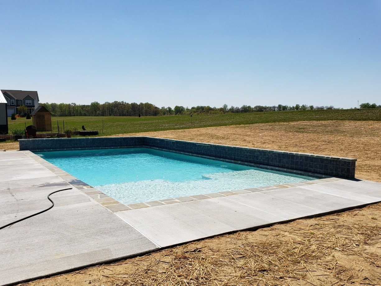 geometric-pool-with-tanning-ledge-8